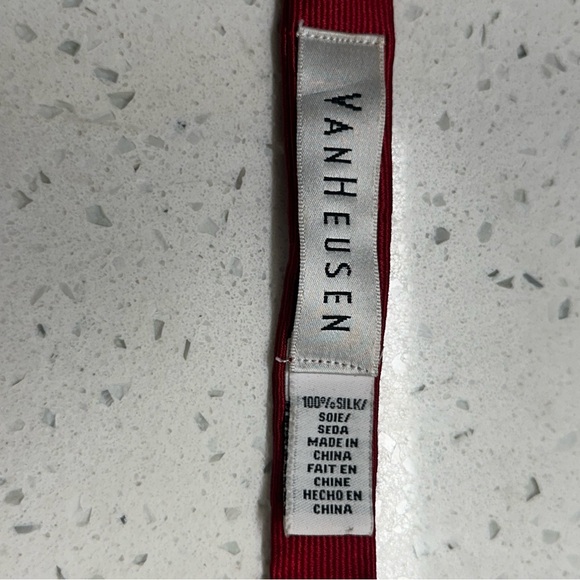 VAN HEUSEN Men’s Bow Tie-Red Adjustable - Picture 3 of 6